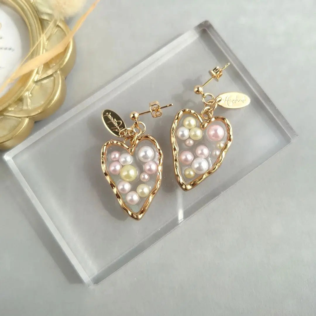 NO.142 Handmade Earrings Heart and Pearl Resin Swinging Earrings