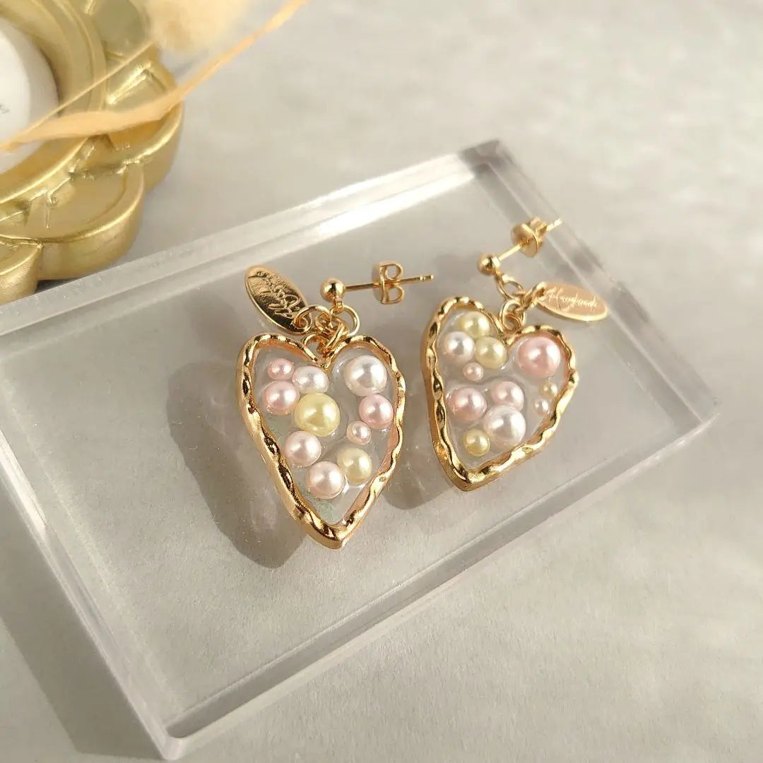 NO.142 Handmade Earrings Heart and Pearl Resin Swinging Earrings