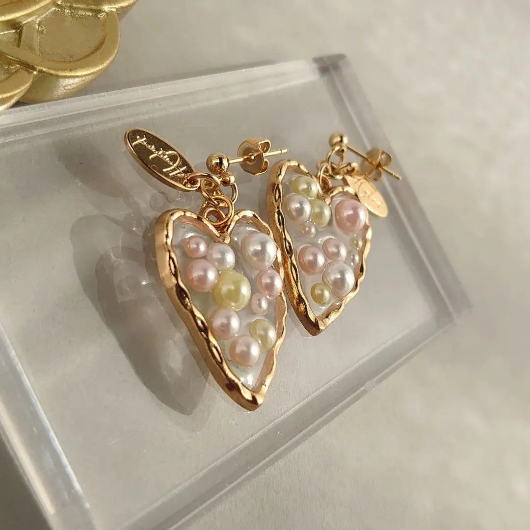 NO.142 Handmade Earrings Heart and Pearl Resin Swinging Earrings