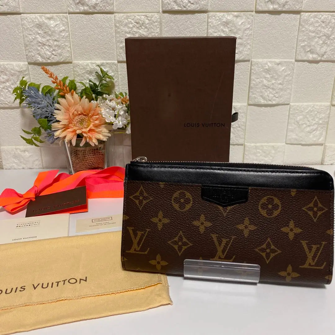 Super beautiful LOUIS VUITTON wallet Zippy Dragonne Macather Monogram