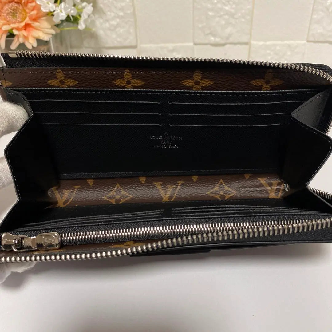 Super beautiful LOUIS VUITTON wallet Zippy Dragonne Macather Monogram