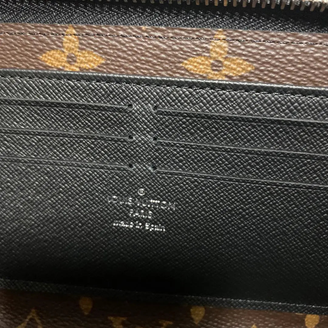 Super beautiful LOUIS VUITTON wallet Zippy Dragonne Macather Monogram