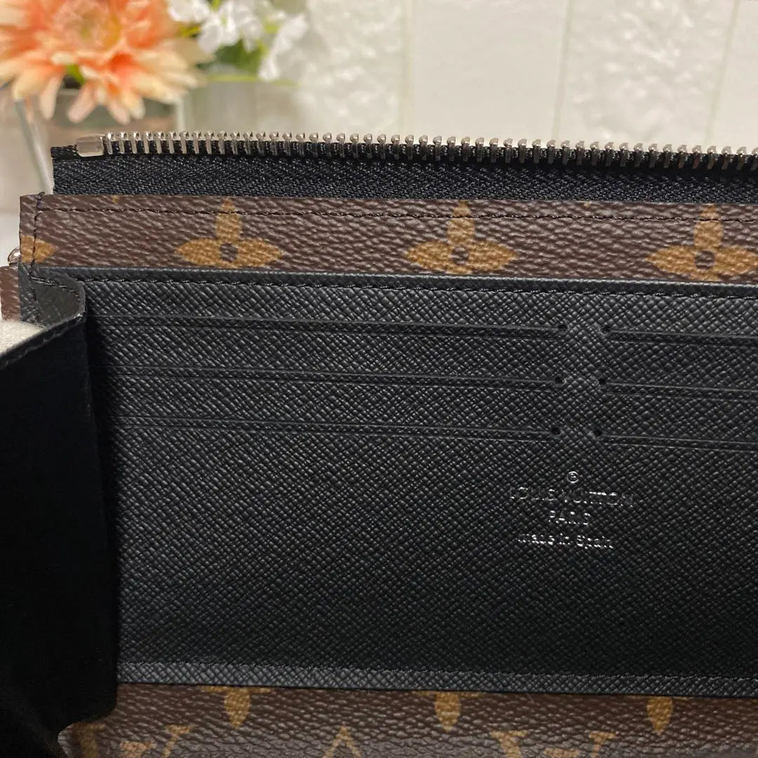 Super beautiful LOUIS VUITTON wallet Zippy Dragonne Macather Monogram