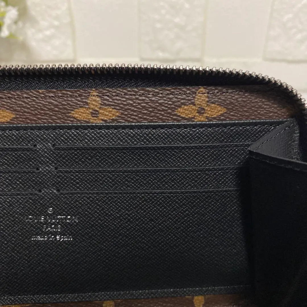 Super beautiful LOUIS VUITTON wallet Zippy Dragonne Macather Monogram