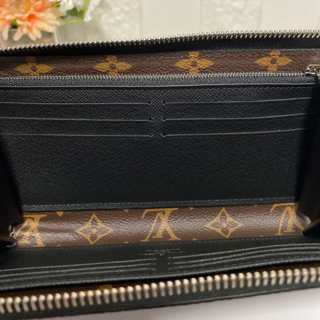 Super beautiful LOUIS VUITTON wallet Zippy Dragonne Macather Monogram