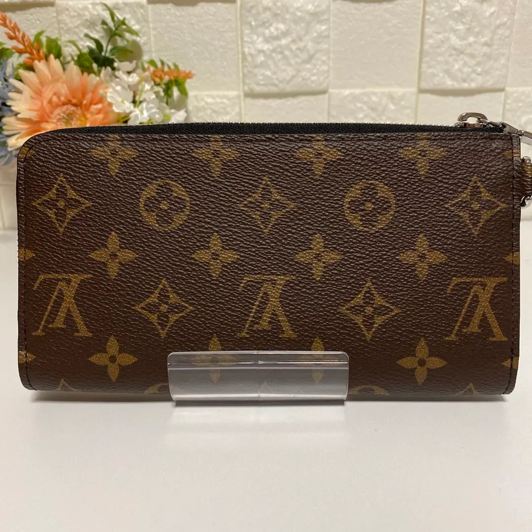 Super beautiful LOUIS VUITTON wallet Zippy Dragonne Macather Monogram