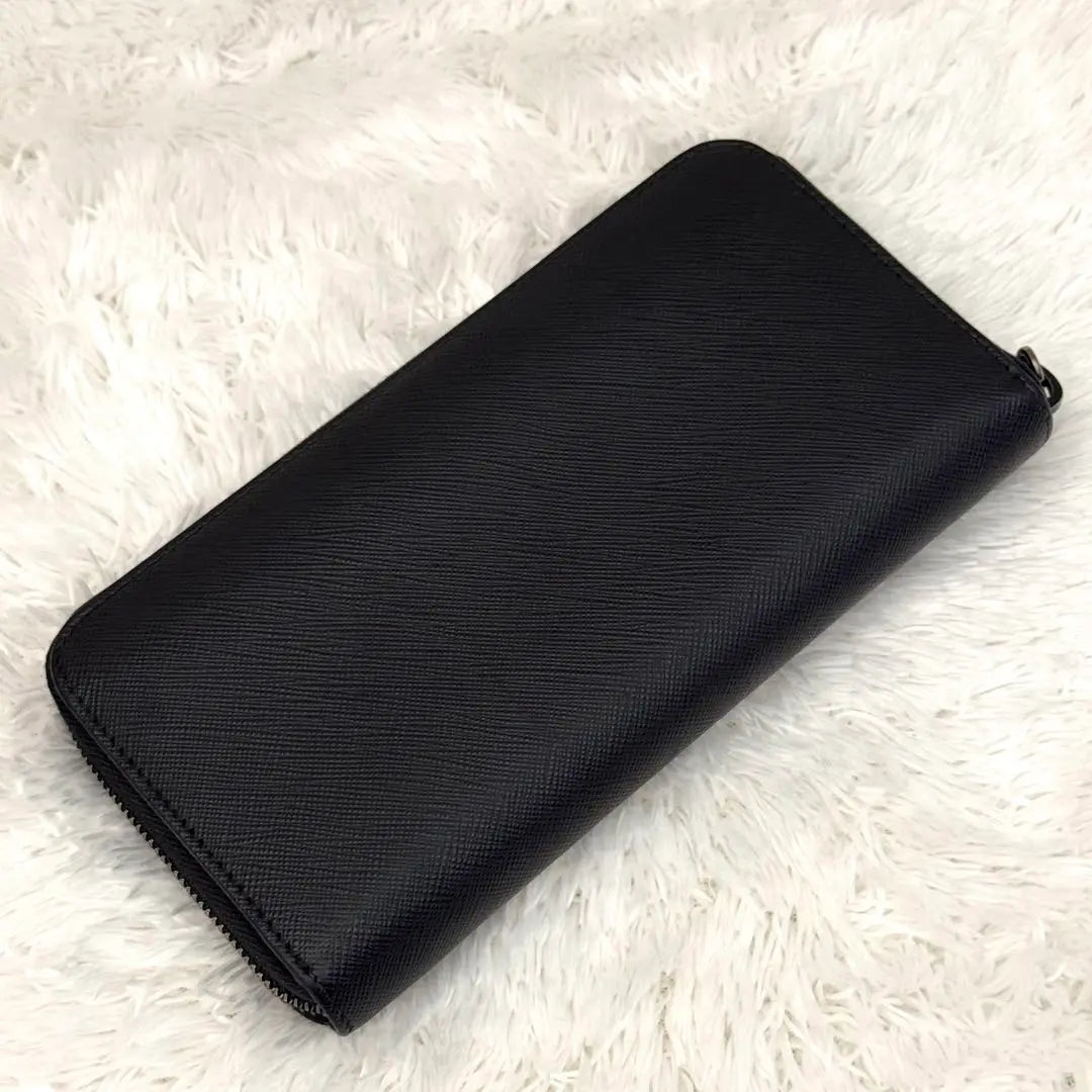 Beautiful condition ✨PRADA Prada Zip Around Saffiano Wallet with built-in IC chip