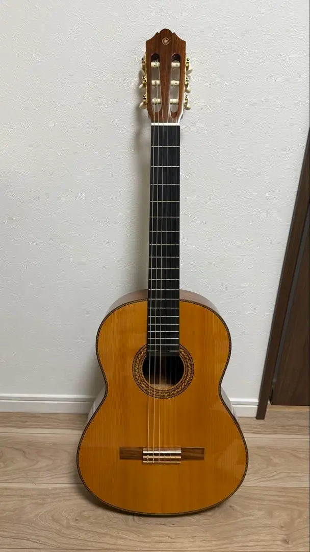 Juego de guitarra clásica Yamaha y estuche