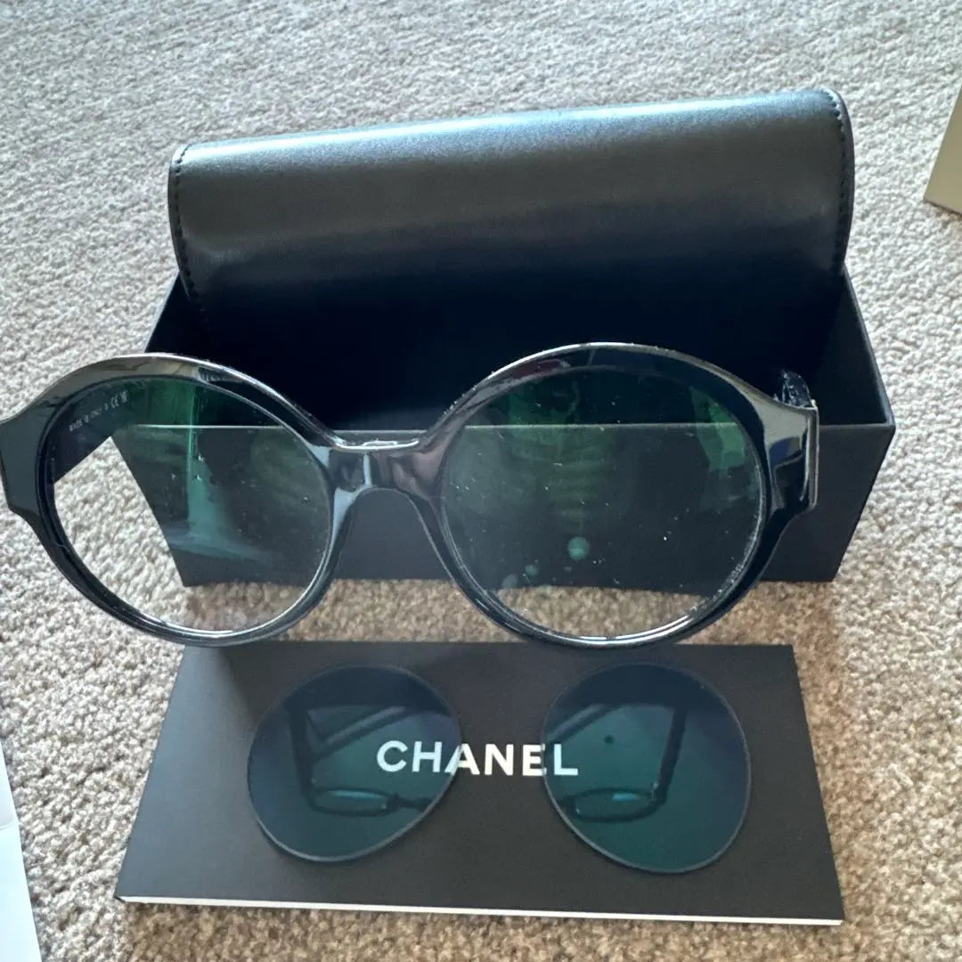 Gafas de sol redondas negras CHANEL