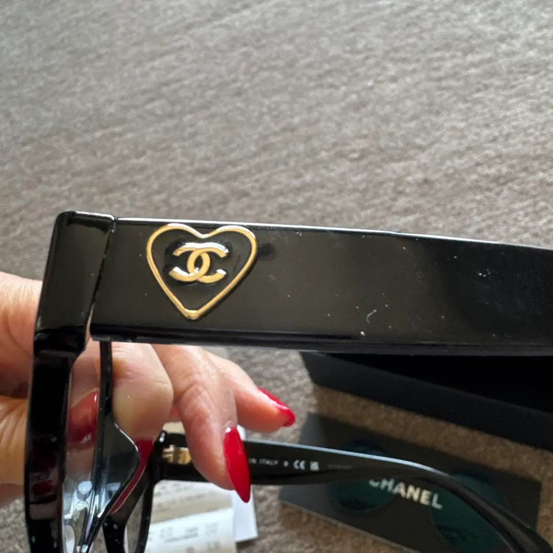 CHANEL Black Round Sunglasses