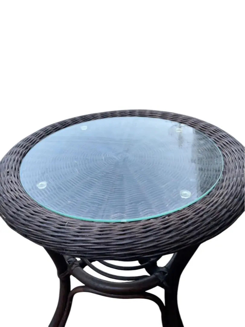 Nitori Kerek Glass Table Rattan