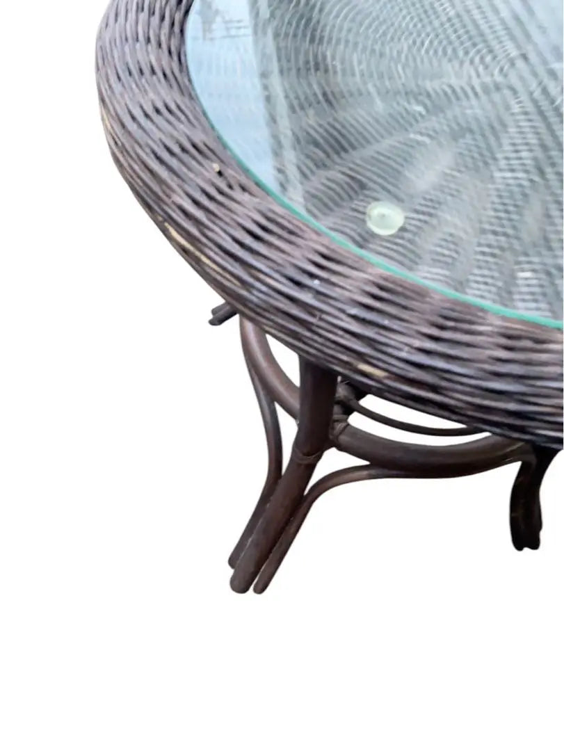 Nitori Kerek Glass Table Rattan