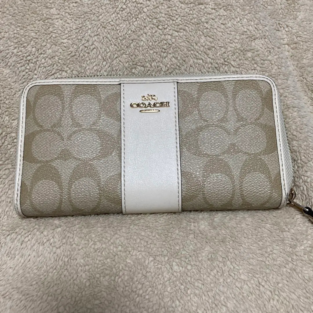 COACH Long Wallet Beige/White