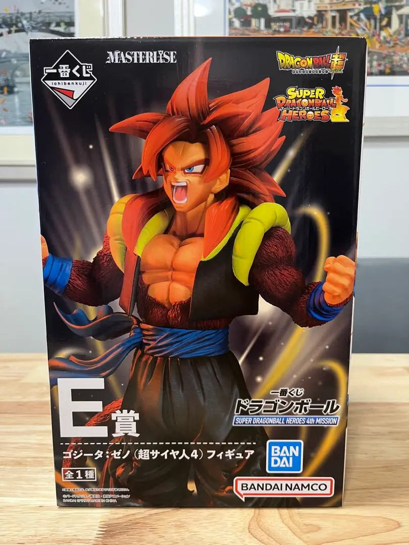 BANDAI MASTERISE Gogeta Zeno Figure