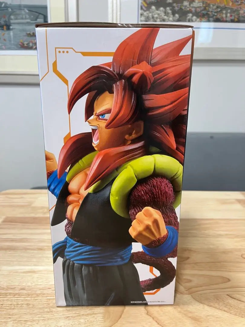 BANDAI MASTERISE Gogeta Zeno Figure