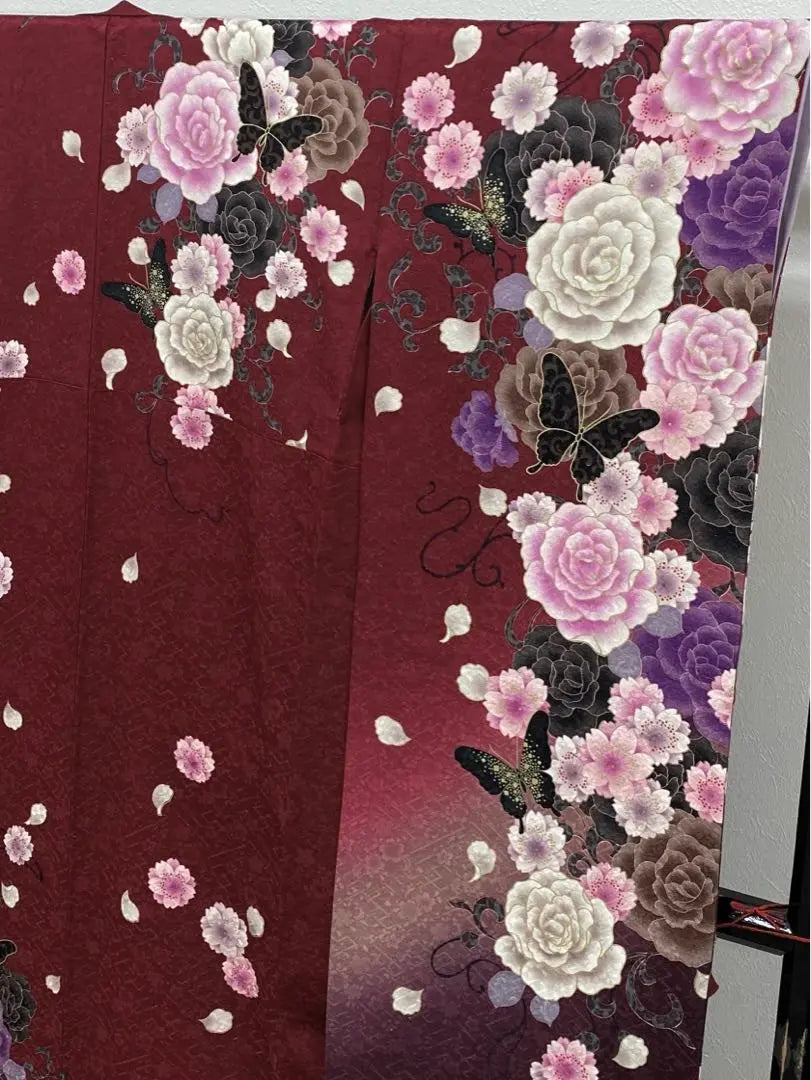 Furisode NICOLE Luxurious Silver Thread Embroidery Gold-patterned Crest Design Rose Body Length 167cm