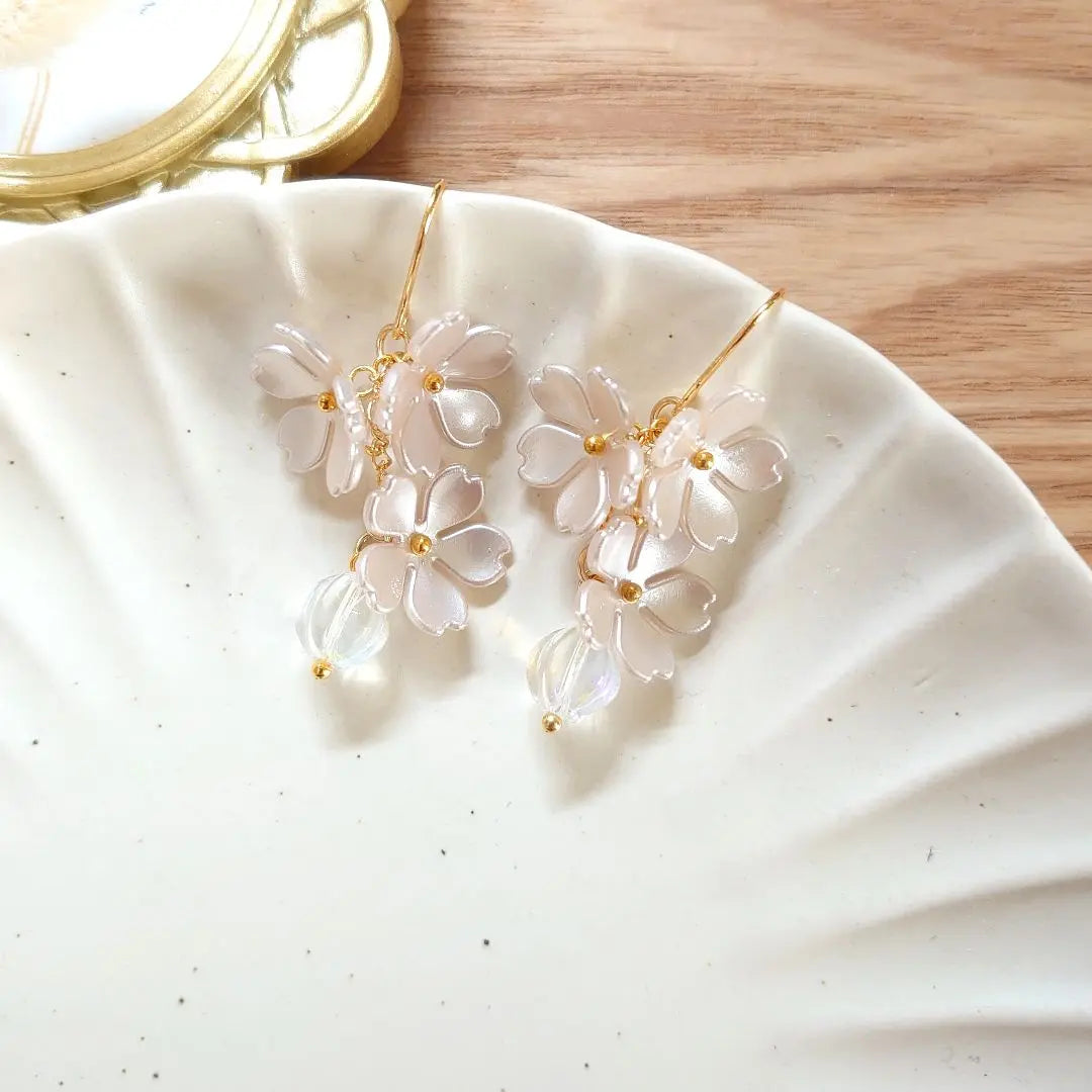 NO.297 Handmade Earrings Flower Cherry Blossom Swinging Gold Earrings