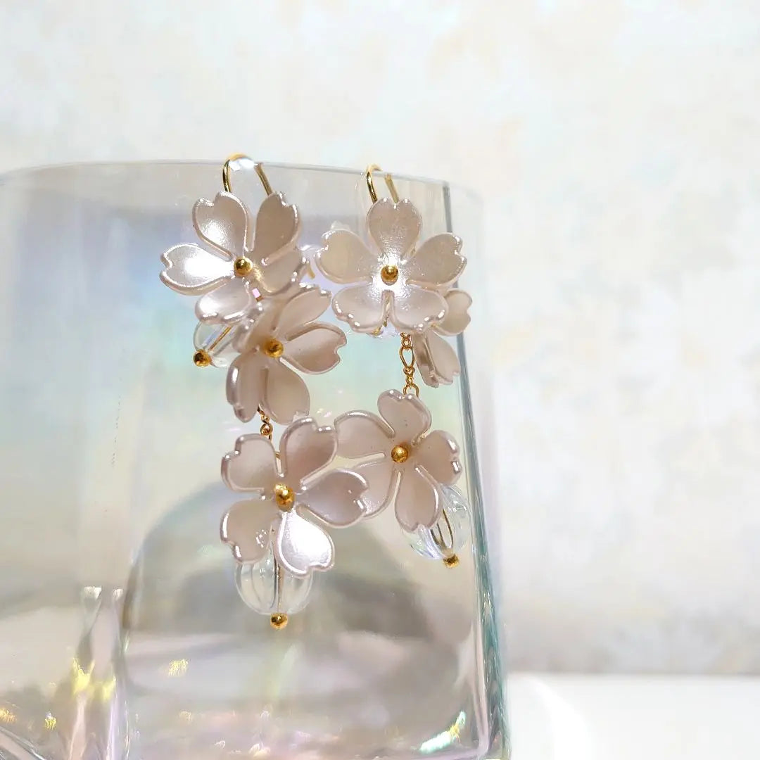 NO.297 Handmade Earrings Flower Cherry Blossom Swinging Gold Earrings