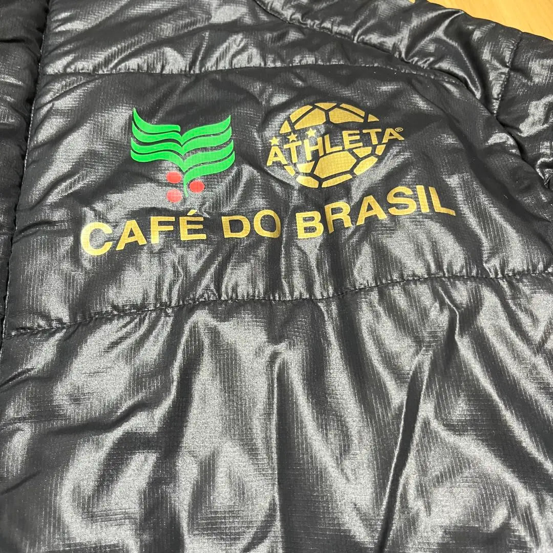 Abrigo de banco ATHLETA en buen estado talla M negro dorado fútbol futsal plumón