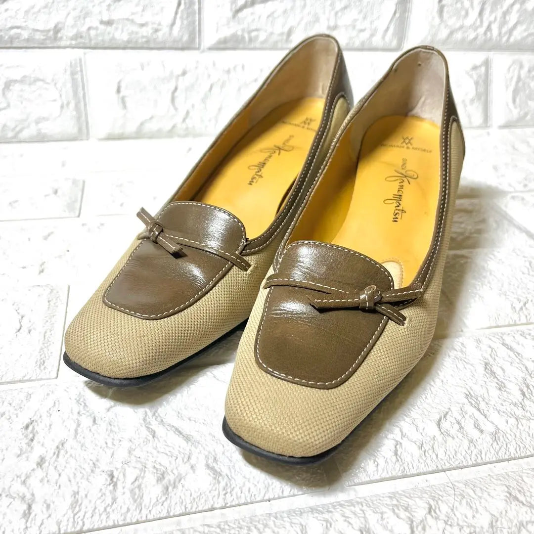 [Casi sin usar] Zapatos de tacón beige Ginza Kanematsu con cinturón y punta cuadrada | 【ほぼ未使用】銀座かねまつ ベージュ パンプス ベルト スクエアトゥ