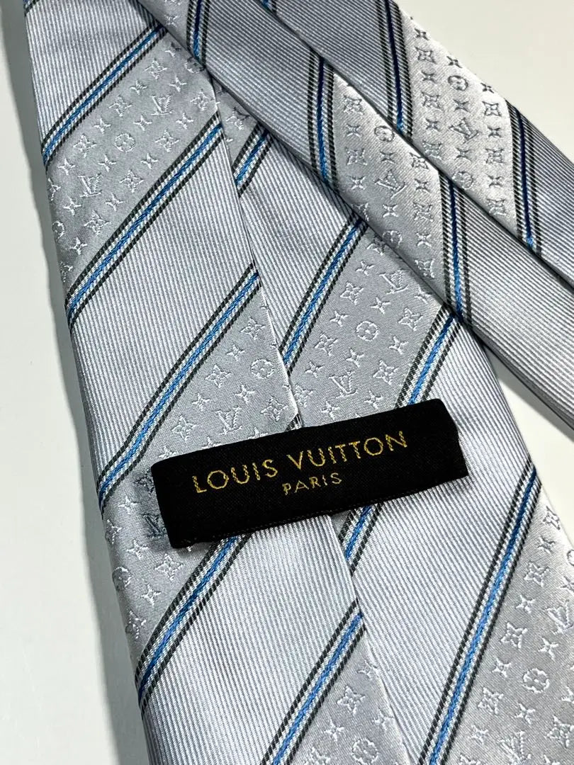 ✨Extremadamente hermosa✨Corbata con rayas y monograma de LOUIS VUITTON