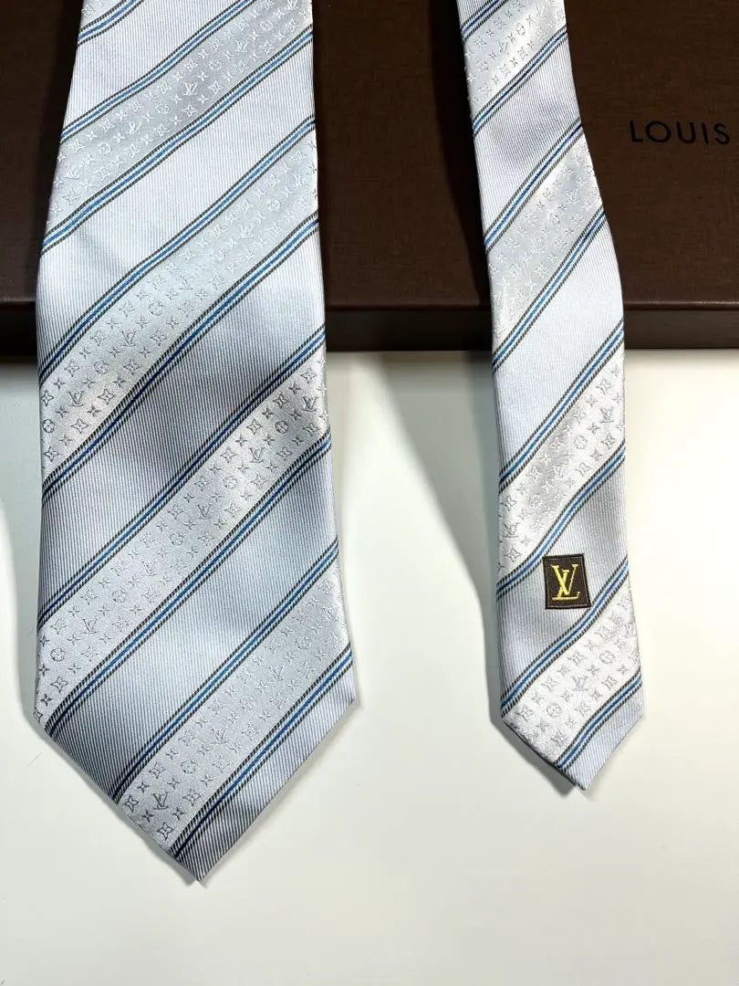 ✨Extremadamente hermosa✨Corbata con rayas y monograma de LOUIS VUITTON