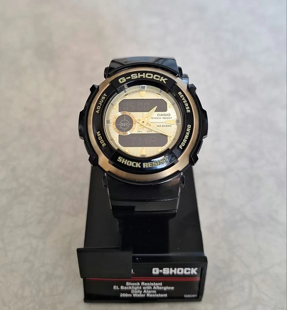 ✦CASIO G-SHOCK Negro/Dorado G-300G