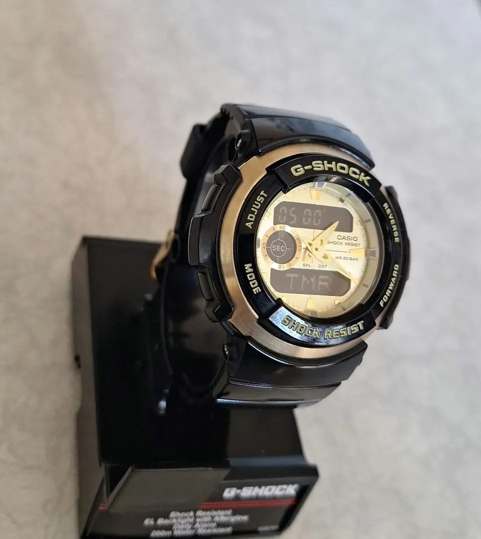 ✦CASIO G-SHOCK Negro/Dorado G-300G