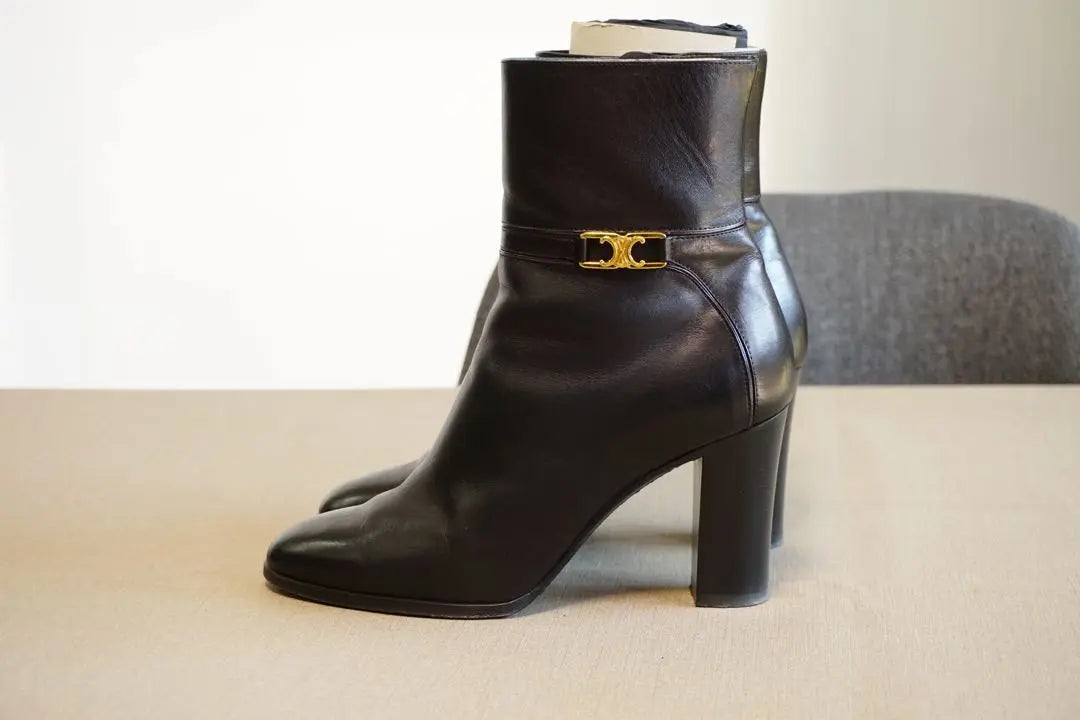 Regular price 143,090 yen CELINE Ankle boots