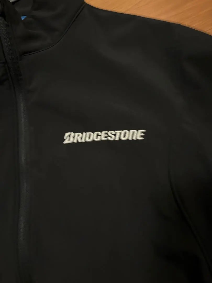 Chaqueta deportiva para hombre en colaboración con Lee Box y Bridgestone