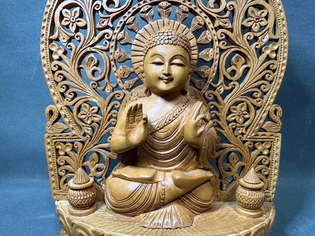 Sandalwood engraved Kannon Buddhist Buddhist art statue Antiques Wooden Buddhist Buddhist Buddhists