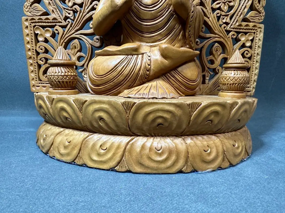 Sandalwood engraved Kannon Buddhist Buddhist art statue Antiques Wooden Buddhist Buddhist Buddhists