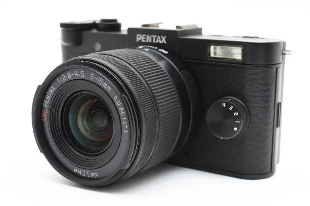 PENTAX Q-S1 negra y SMC 5-15 mm f/2,8-4,5