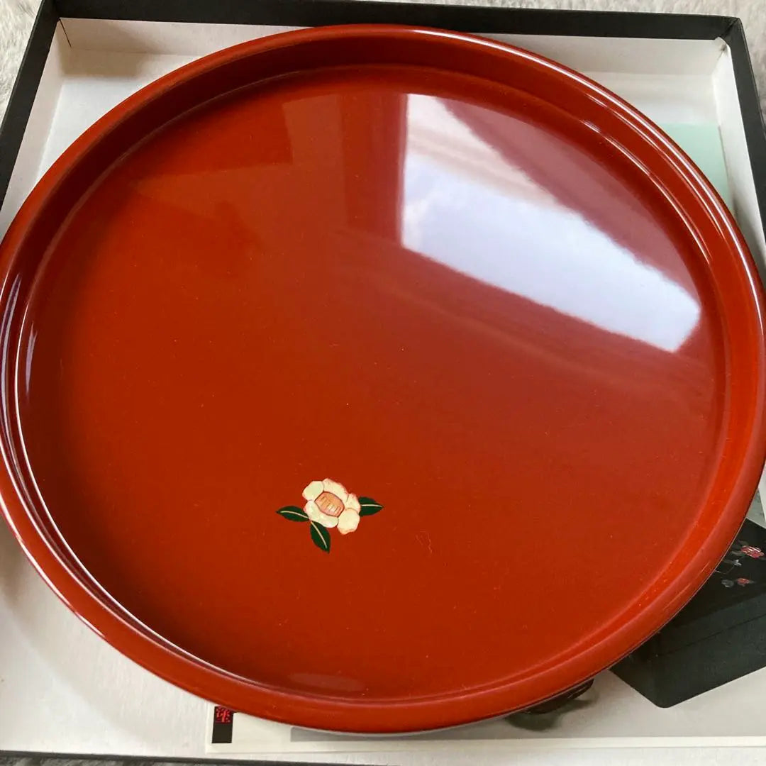 Red lacquerware meal flower design