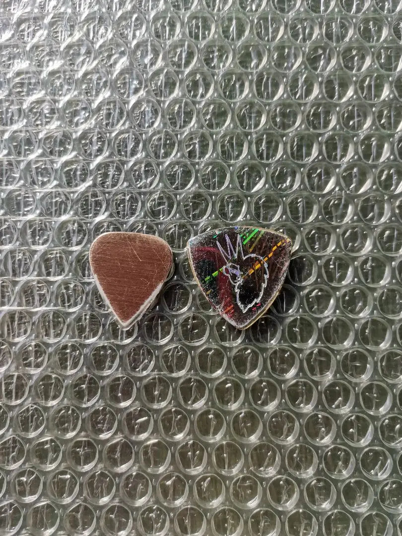 X JAPAN Pick Set of 2 Used Item Comes with a Case as a bonus