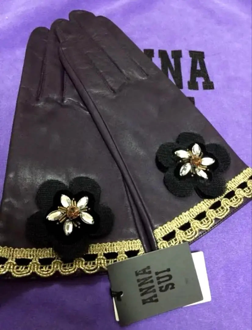 Anna Sui ❤︎ Guantes de piel de oveja ❤︎ Morado ❤︎ Margarita ❤︎ Nuevo y sin usar ♪ Bisutería en forma de flor ANNA SUI