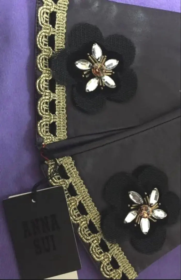 Anna Sui ❤︎ Guantes de piel de oveja ❤︎ Morado ❤︎ Margarita ❤︎ Nuevo y sin usar ♪ Bisutería en forma de flor ANNA SUI