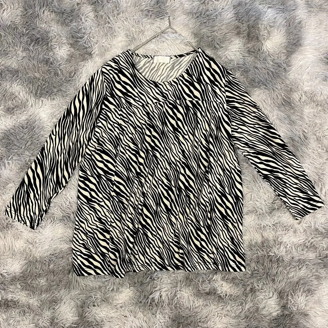 [Yuri] Zebra pattern top, cut and sew, size M, long sleeves | 【百合】ゼブラ柄 トップス カットソー Mサイズ 長袖