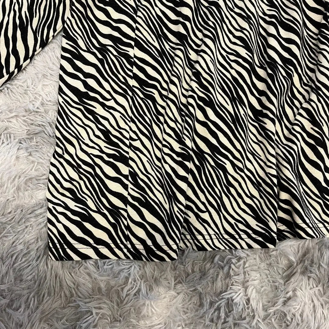 [Yuri] Zebra pattern top, cut and sew, size M, long sleeves | 【百合】ゼブラ柄 トップス カットソー Mサイズ 長袖