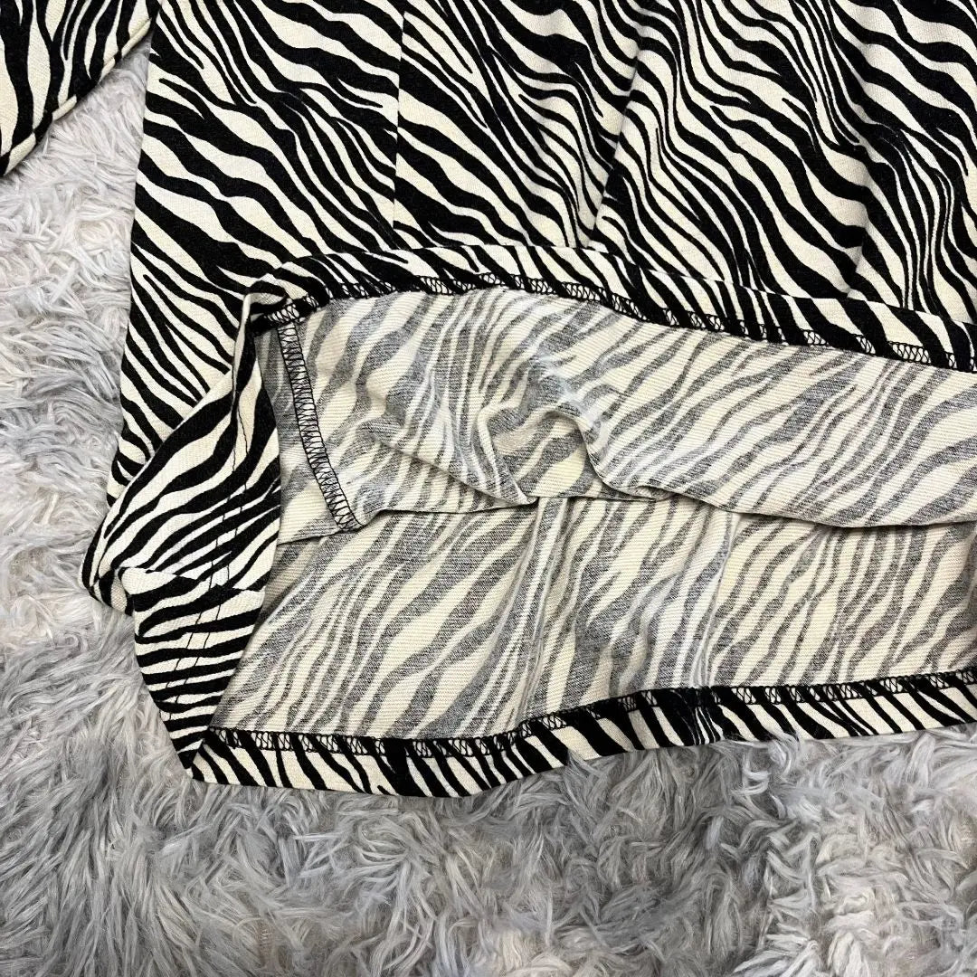 [Yuri] Zebra pattern top, cut and sew, size M, long sleeves | 【百合】ゼブラ柄 トップス カットソー Mサイズ 長袖