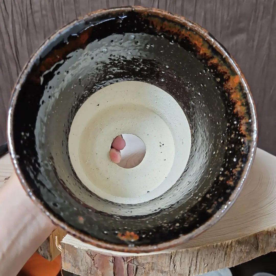 Ceramic pot (white earth with silica sand, iron red x iris)