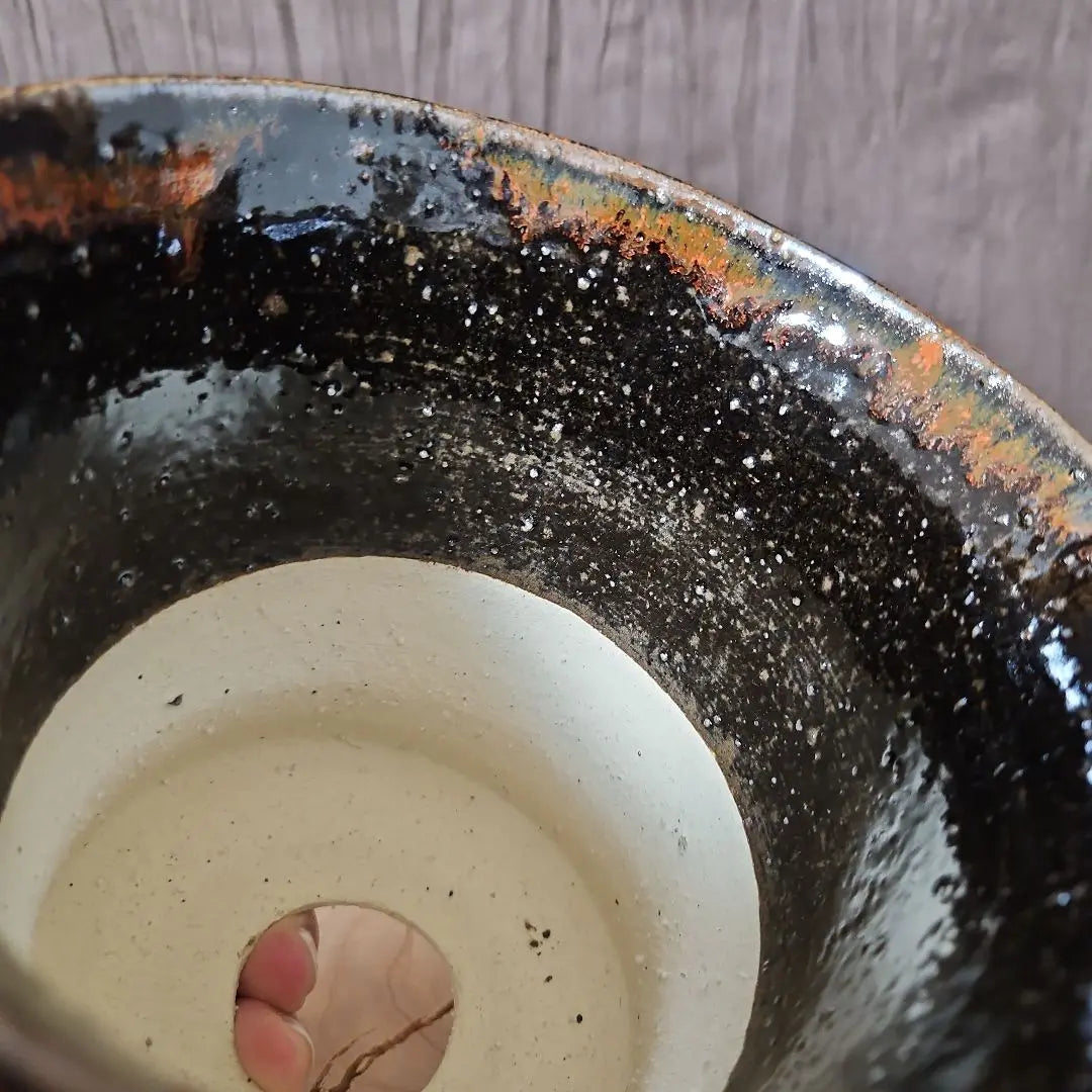 Ceramic pot (white earth with silica sand, iron red x iris)