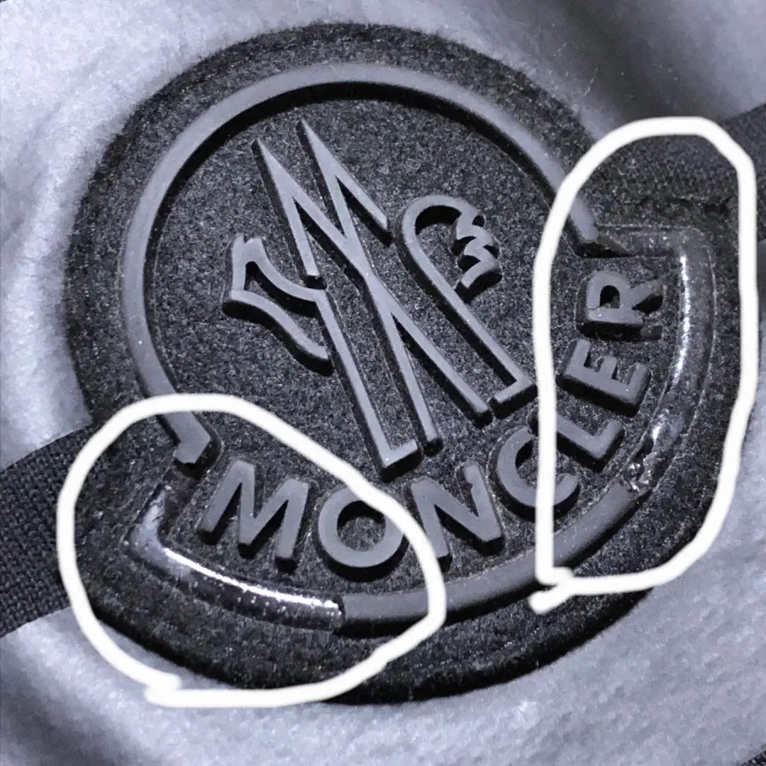 Parka MONCLER con placa de goma y logo en el brazo grande