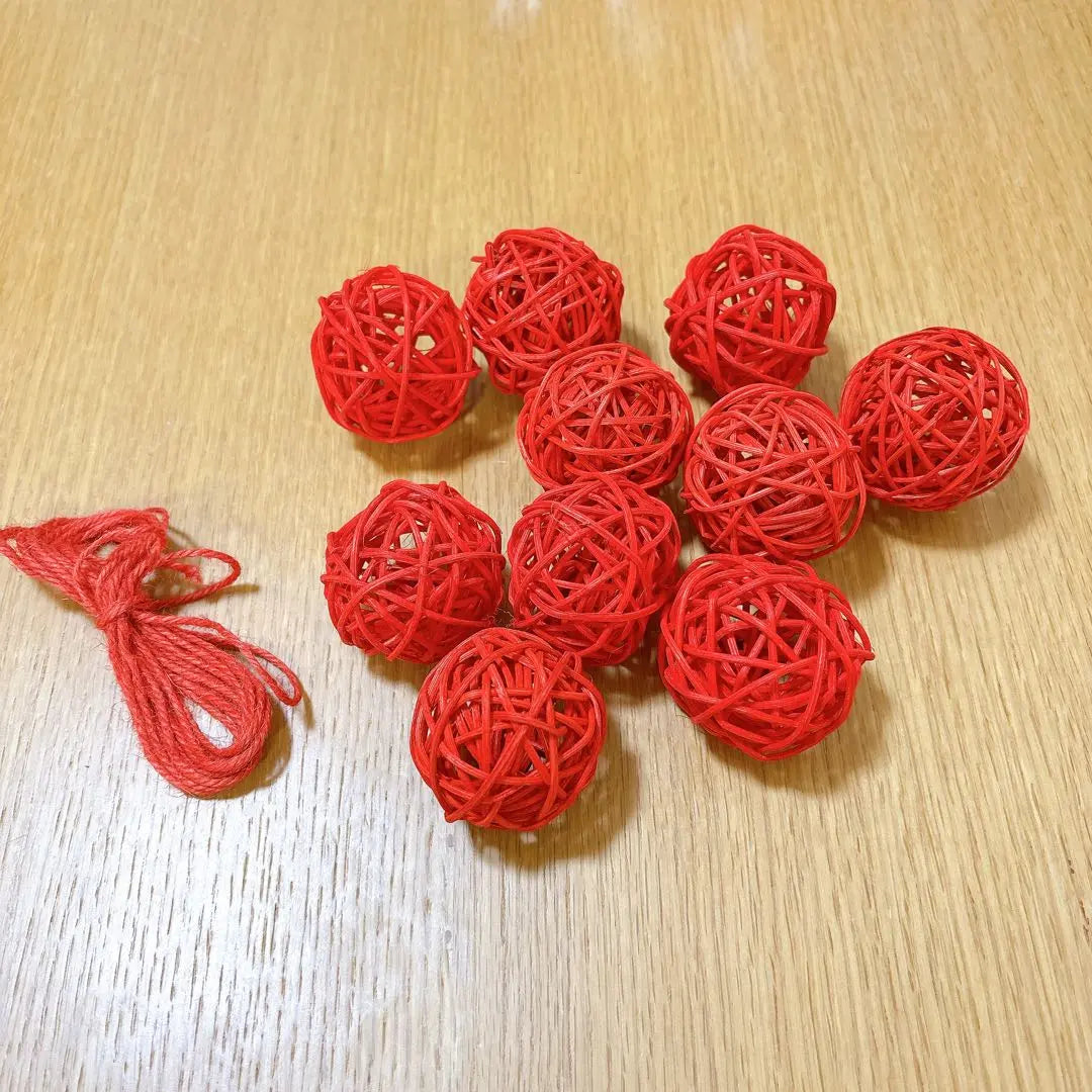 10 bolas de ratán de 5 cm para decoración, juguete para loros, color rojo