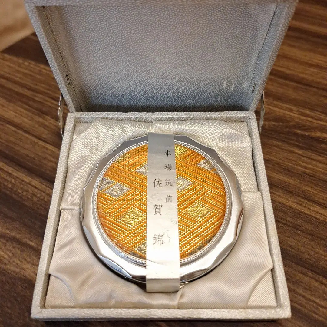 [Good condition] Saga Nishiki Compact White Powder Pot with Puff Unused Retro Compact Mirror