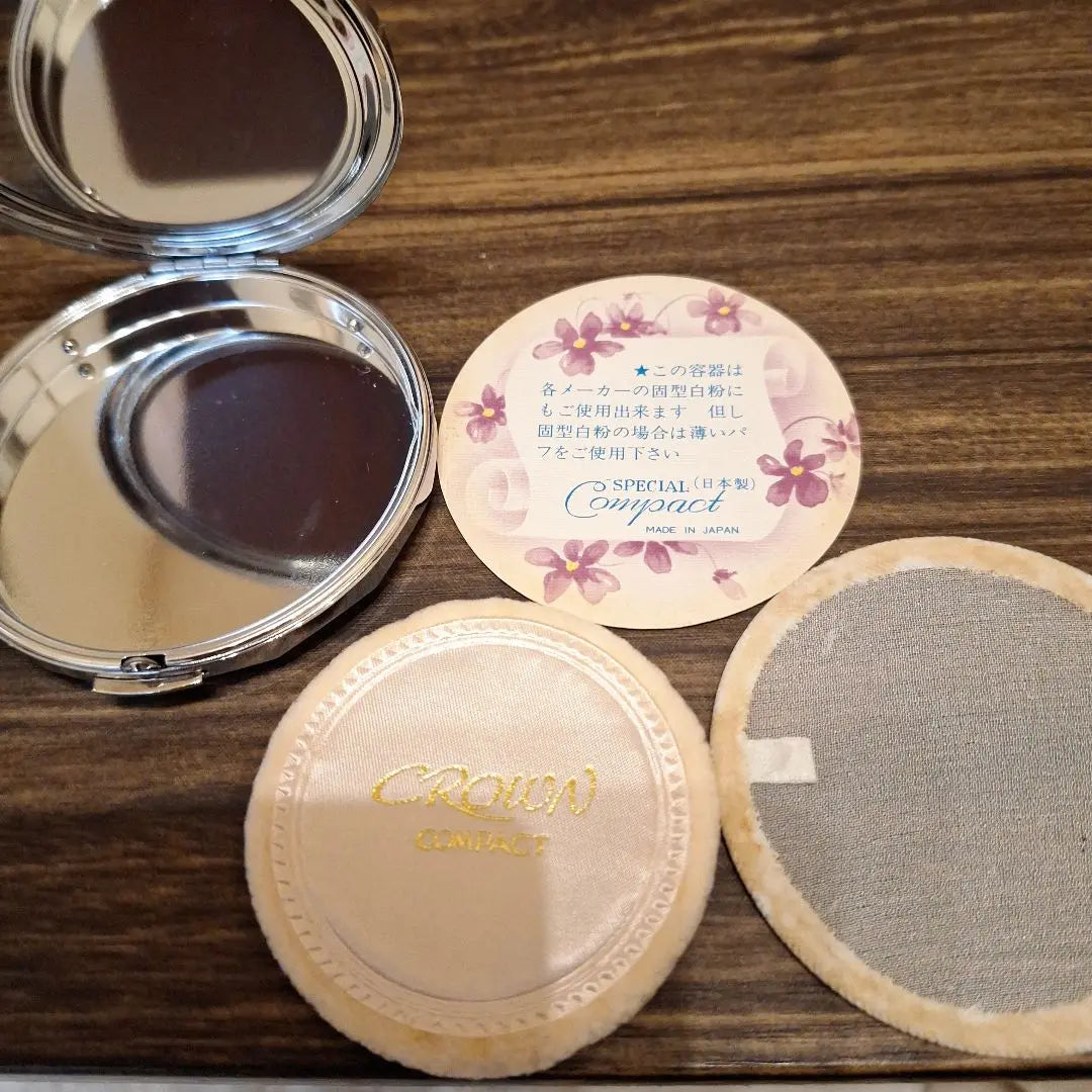 [Good condition] Saga Nishiki Compact White Powder Pot with Puff Unused Retro Compact Mirror