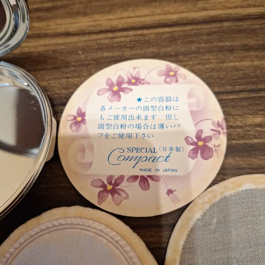 [Good condition] Saga Nishiki Compact White Powder Pot with Puff Unused Retro Compact Mirror