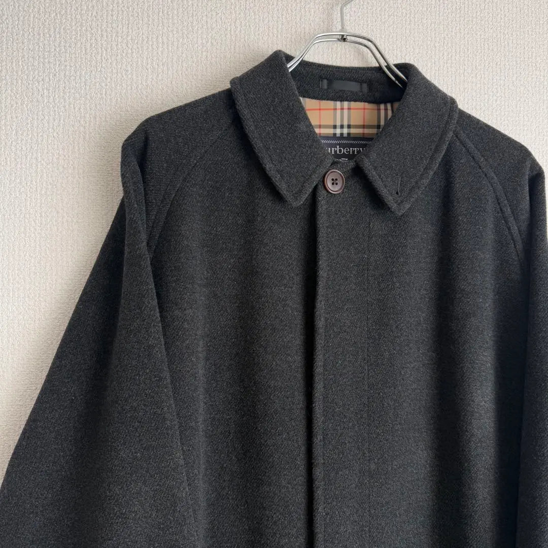 [Manga simple] Abrigo Balmacaan de Burberry, gris, notación M