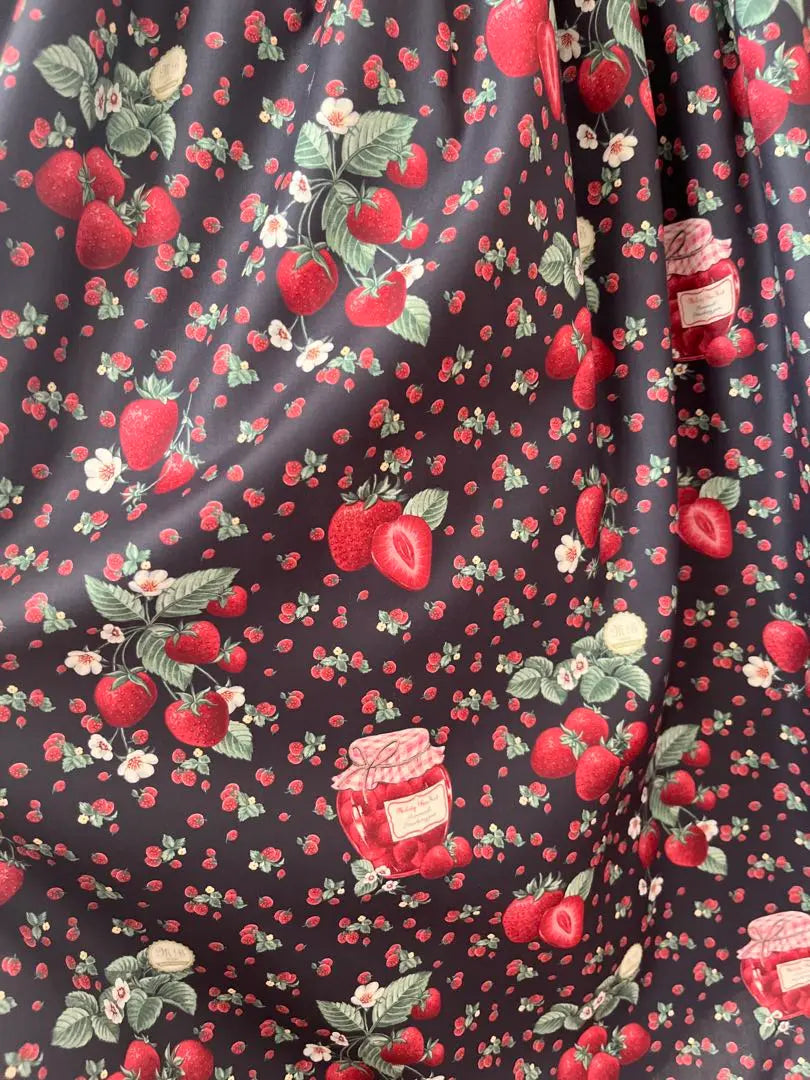 Vestido con estampado de fresas y cesta de melodía de belleza | 美品 メロディバスケット いちご柄ワンピース