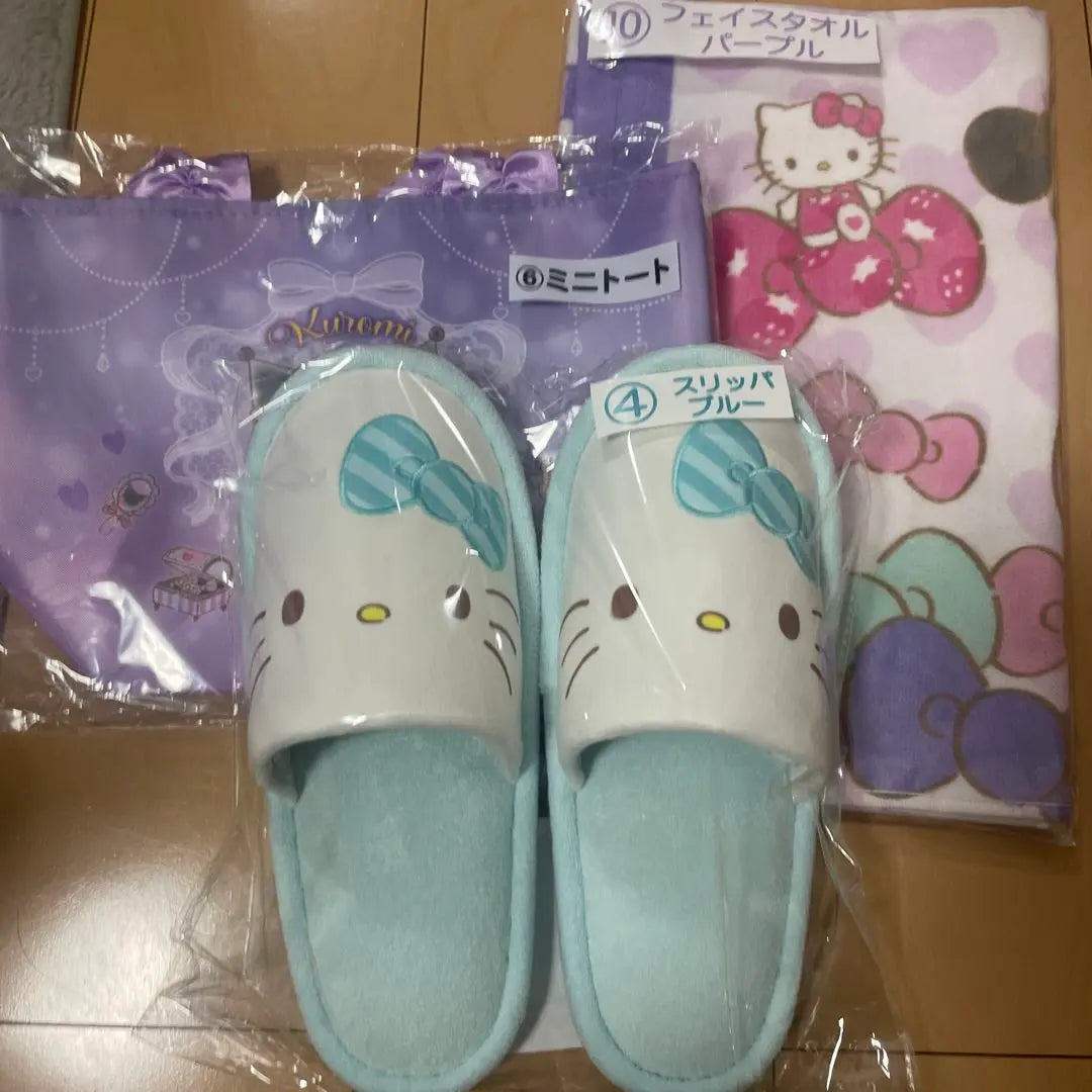 Juego de zapatillas y toalla facial Hello Kitty de Sanrio Ichiban Kuji